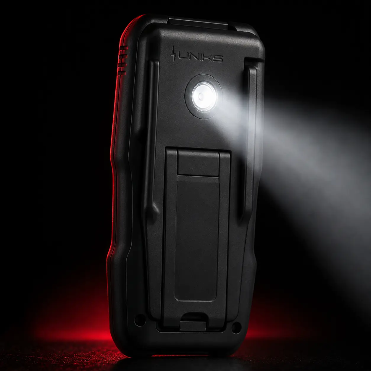 Luce LED integrata nel multimetro M8 UNIKS