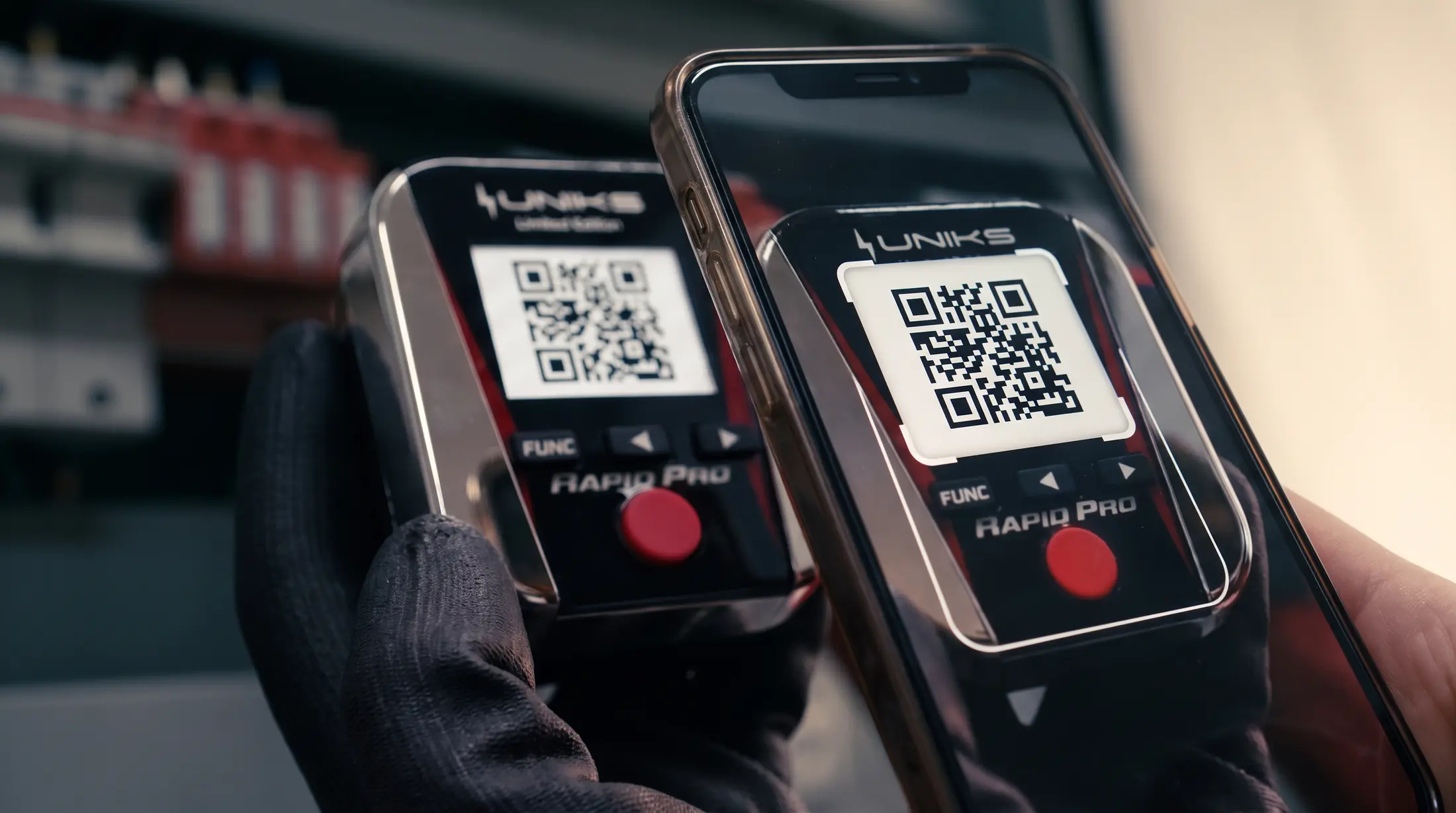 Scansione del QR code di Rapid Pro Limited Edition con uno smartphone